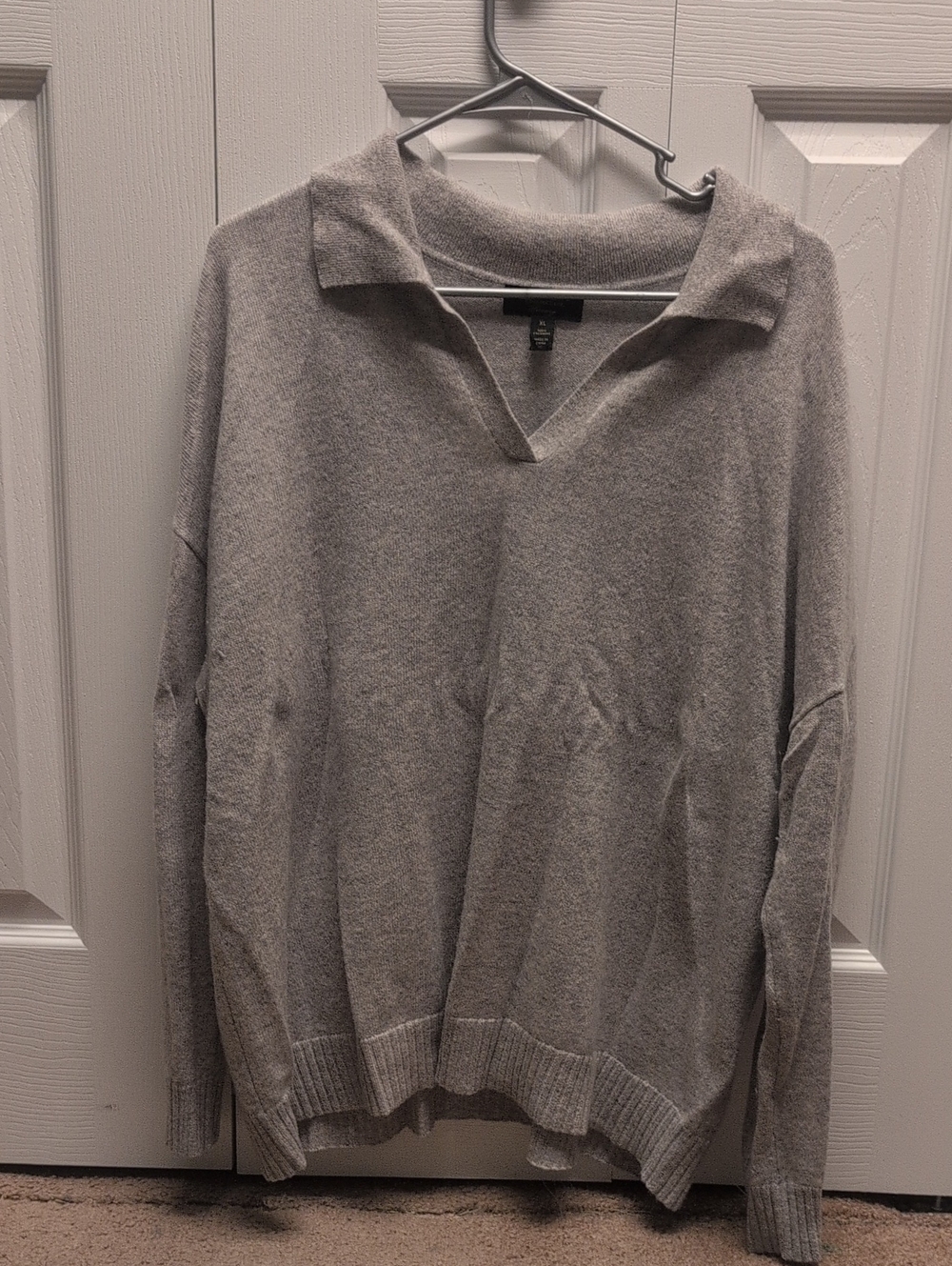 Women's Collared V-Neck Sweater in Light Gray